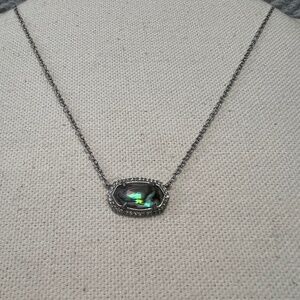 Kendra Scott necklace